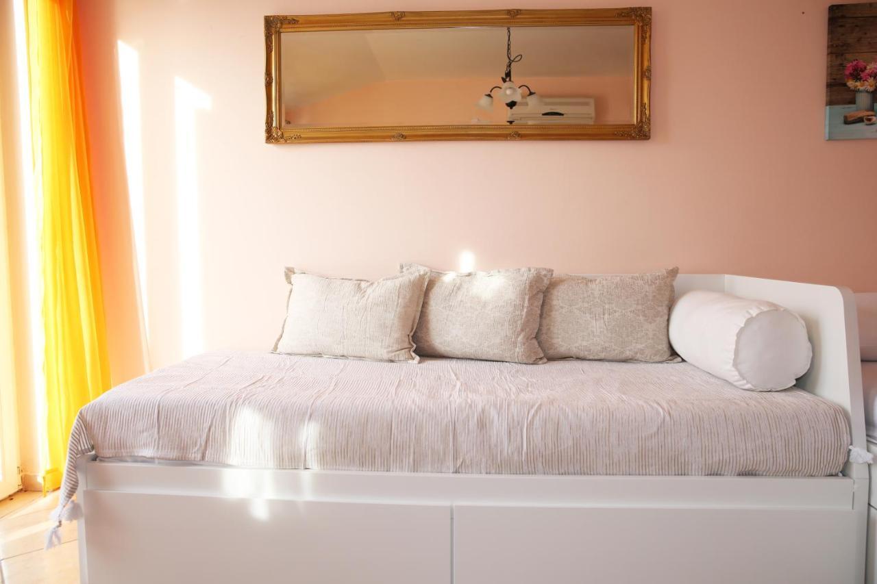Villa Mit Whirlpool Fuer 32 Per ツリクヴェニツァ エクステリア 写真