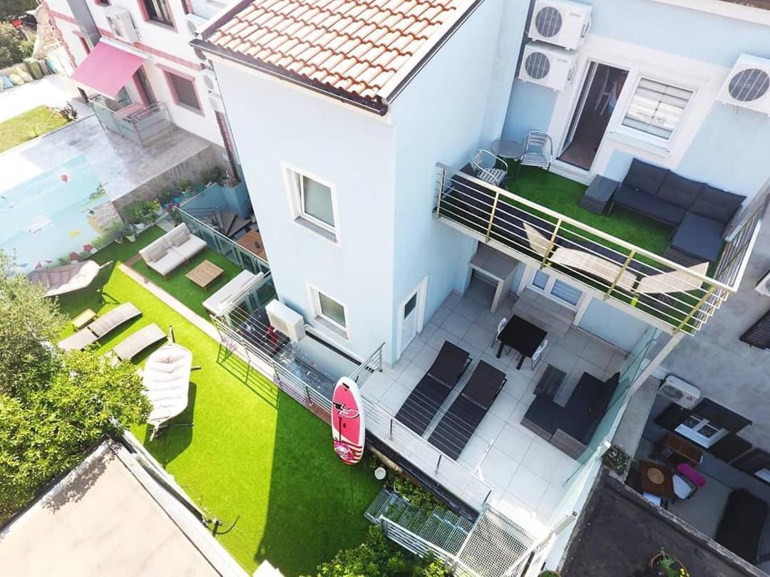 Villa Mit Whirlpool Fuer 32 Per ツリクヴェニツァ エクステリア 写真