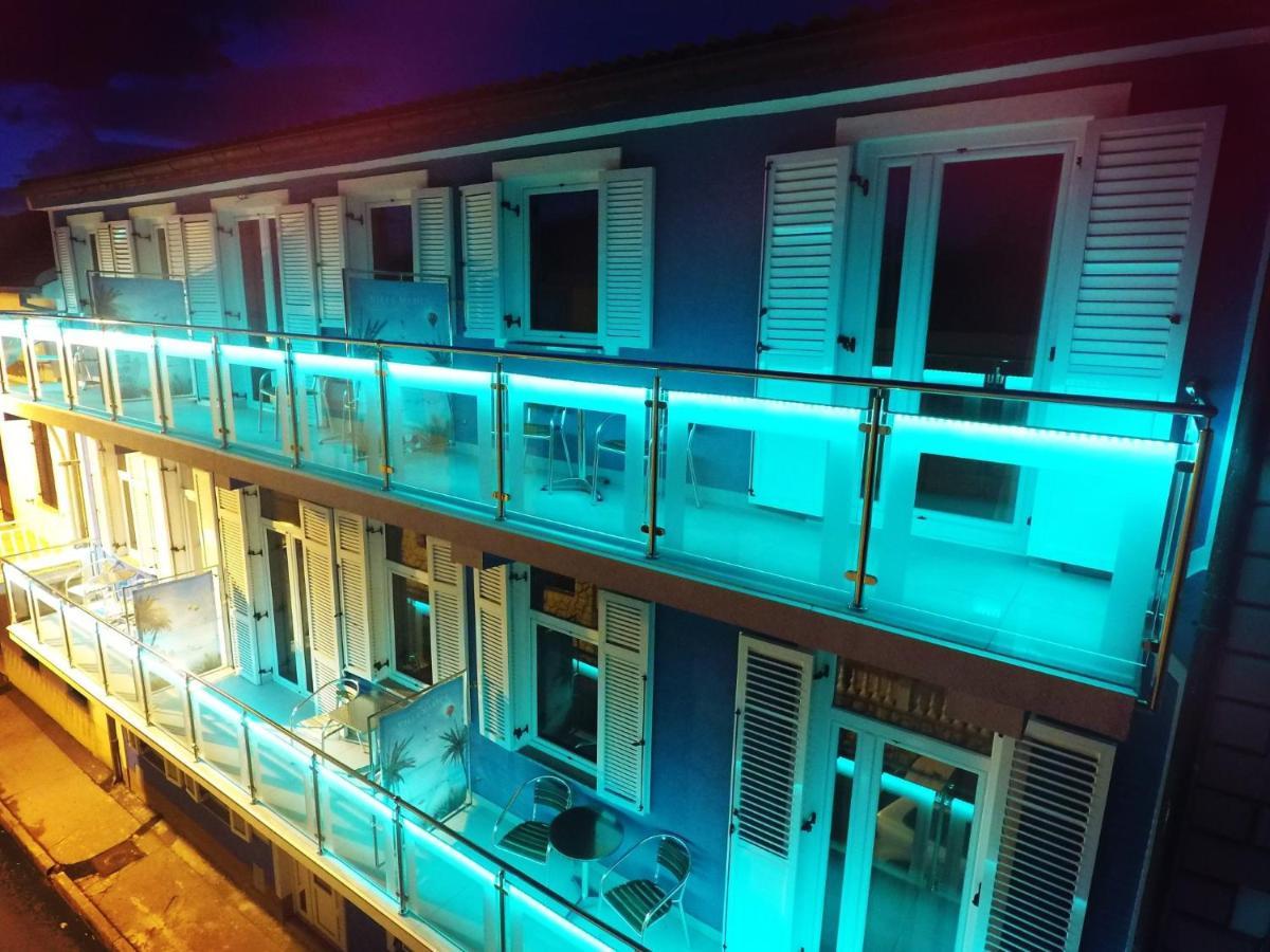 Villa Mit Whirlpool Fuer 32 Per ツリクヴェニツァ エクステリア 写真