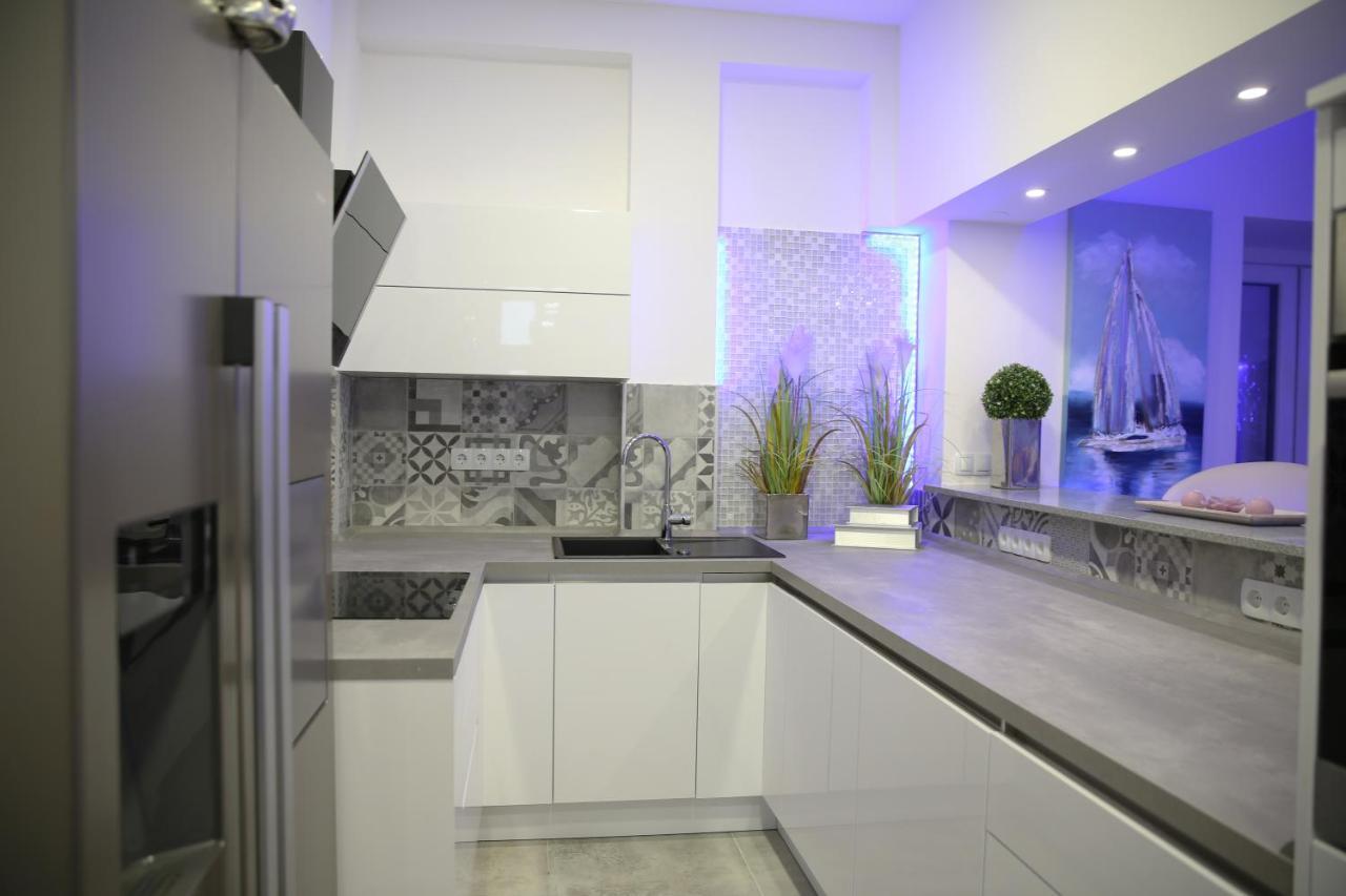 Villa Mit Whirlpool Fuer 32 Per ツリクヴェニツァ エクステリア 写真