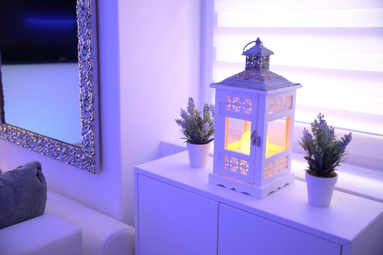 Villa Mit Whirlpool Fuer 32 Per ツリクヴェニツァ エクステリア 写真