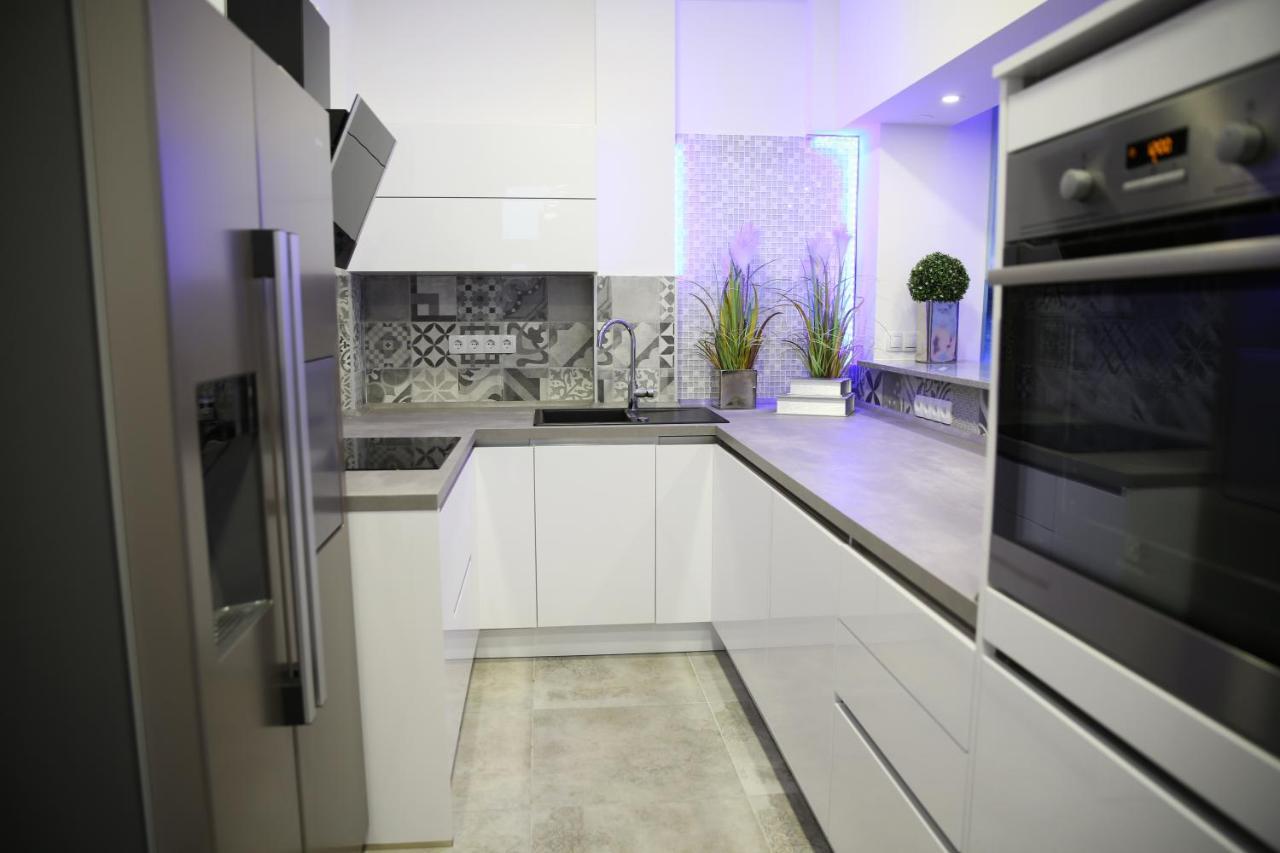 Villa Mit Whirlpool Fuer 32 Per ツリクヴェニツァ エクステリア 写真