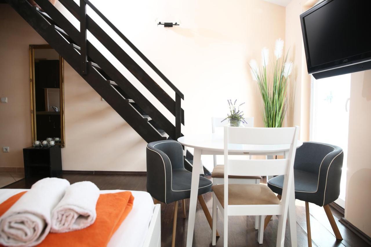 Villa Mit Whirlpool Fuer 32 Per ツリクヴェニツァ エクステリア 写真